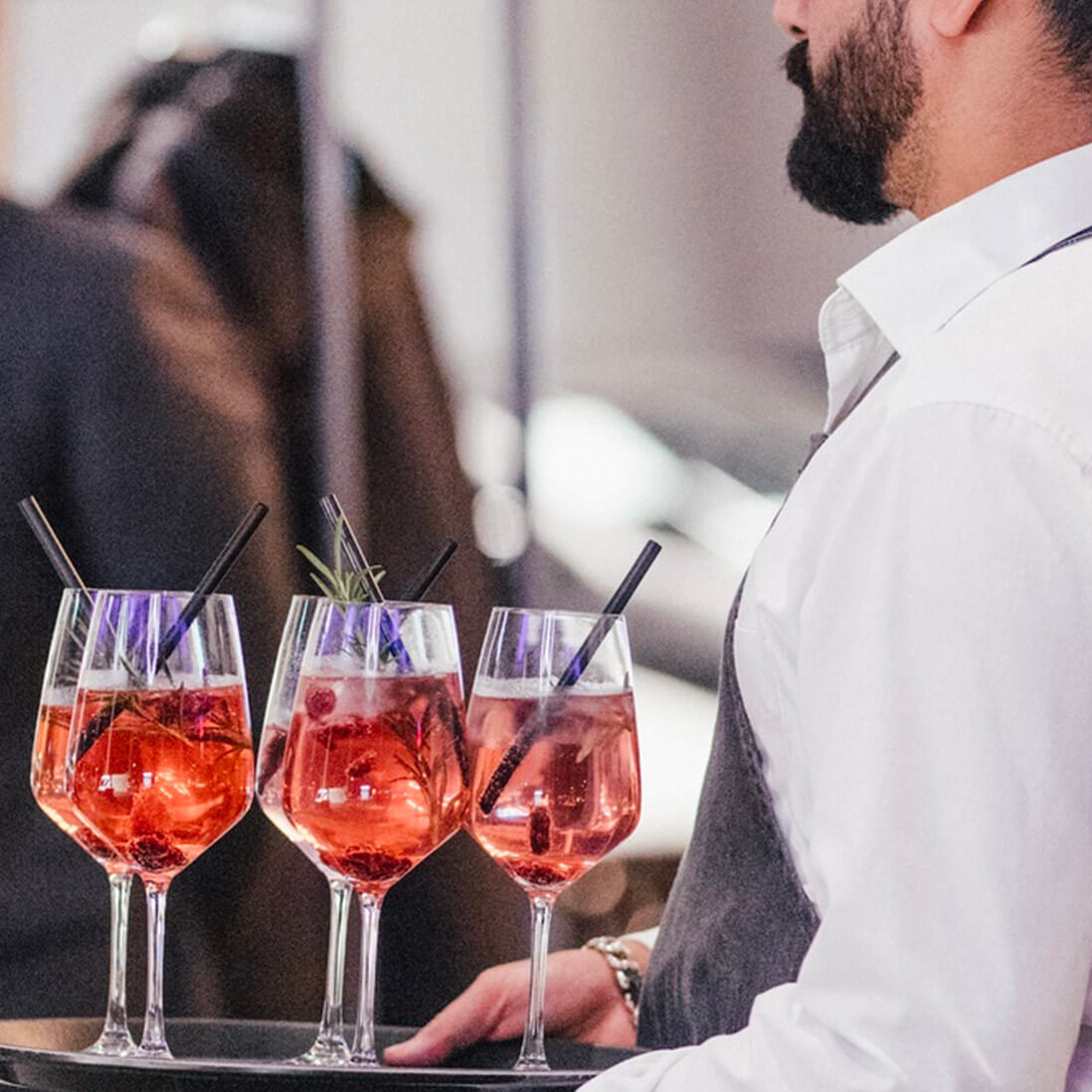 Bietet ihr auch Getränke- und Barservices an?